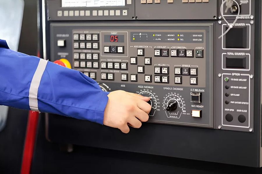обслуживание промышленных пультов управления